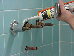 Apply baseline of caulk