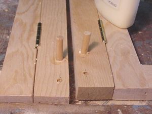 Dowel hinge for shelf